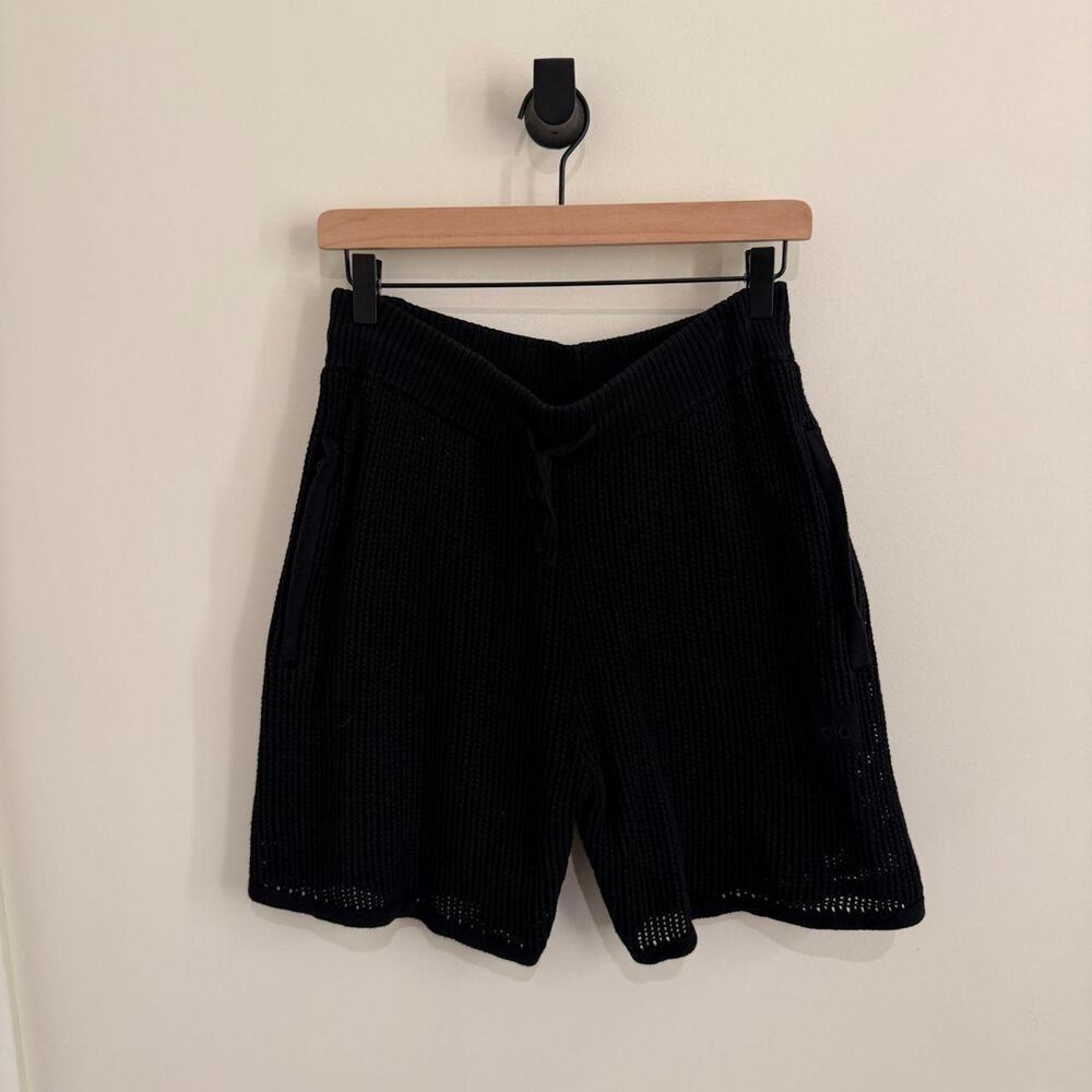 men's black ALO YOGA open-knit drawstring shorts [M]